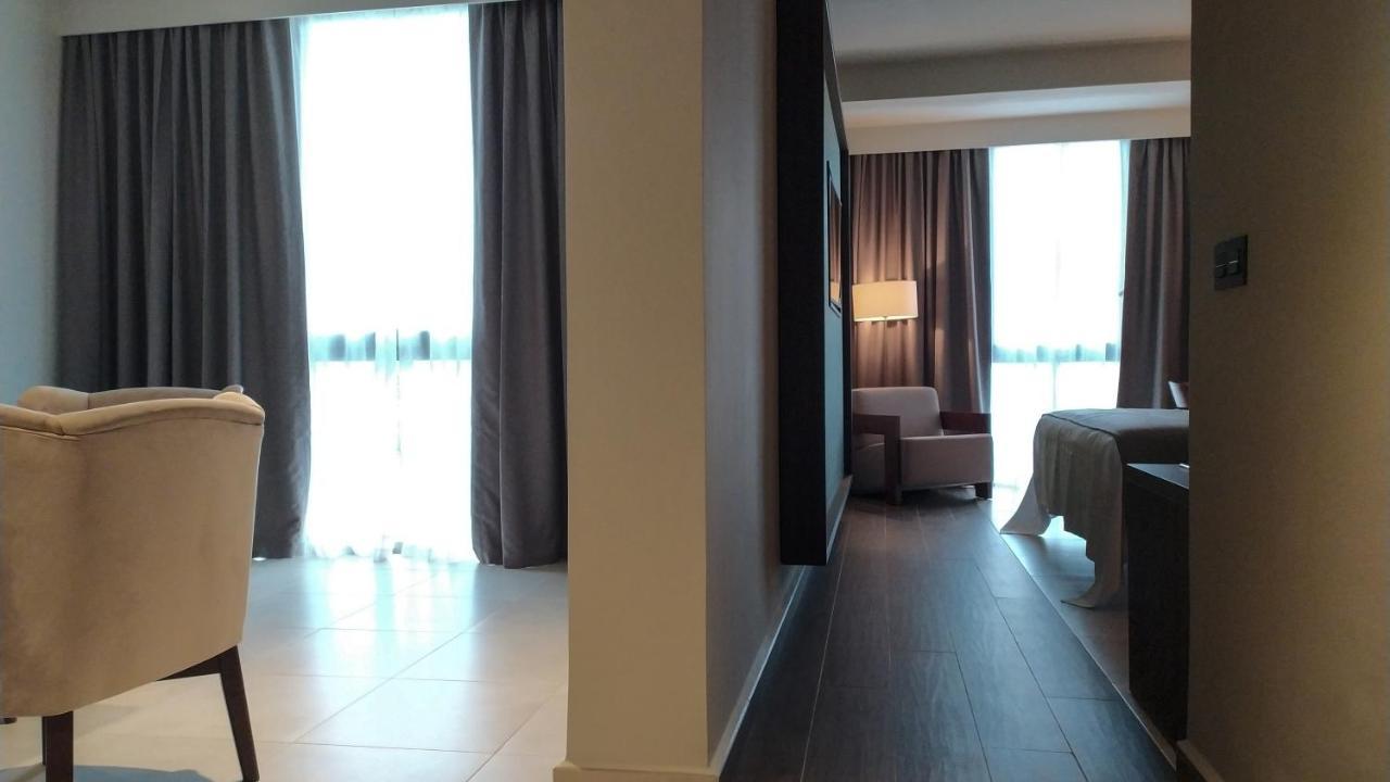 Panafrica Hotel Boutique & Spa 바타 외부 사진
